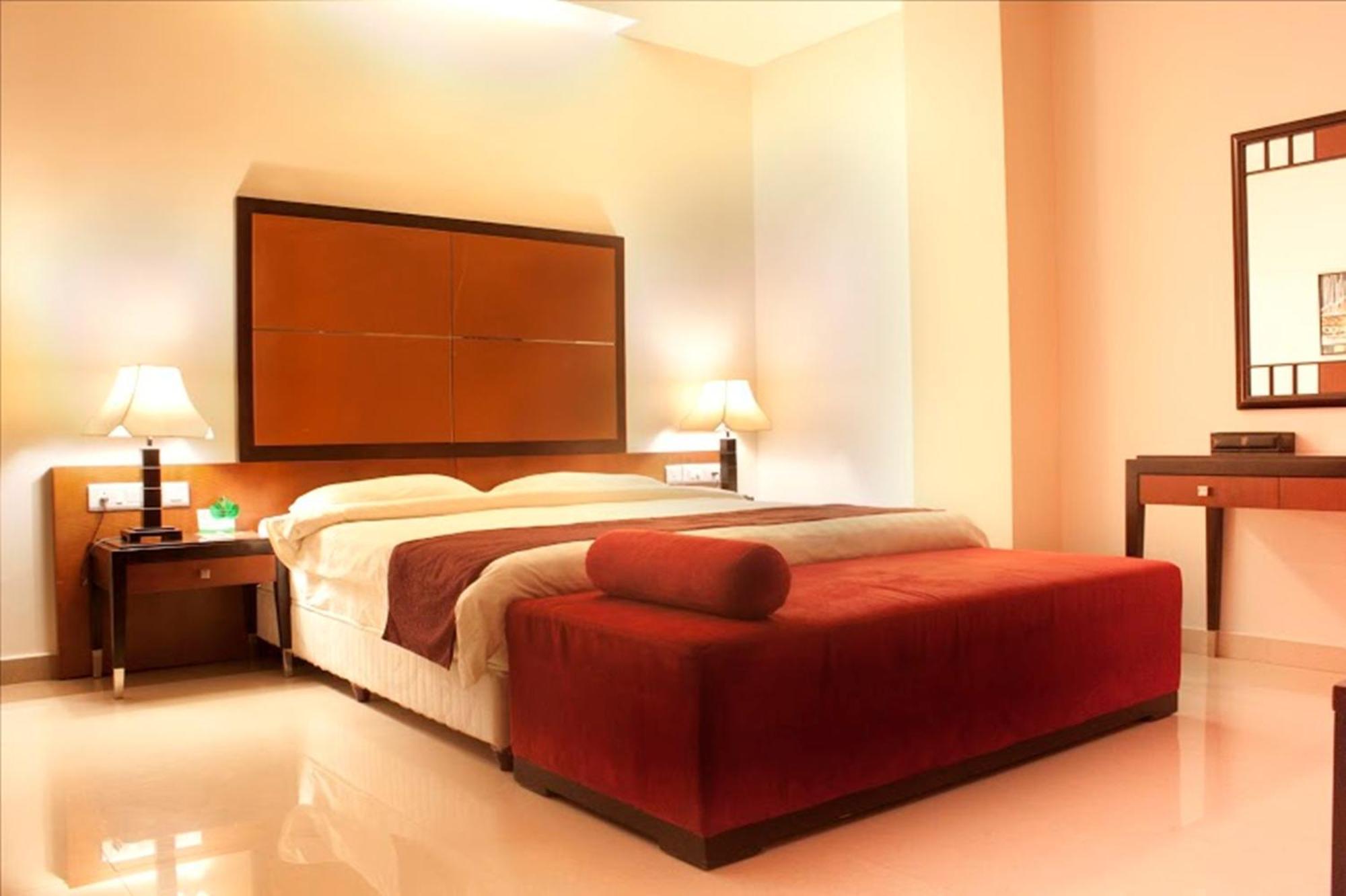 Sara Regency Hotel Kumbakonam Kültér fotó
