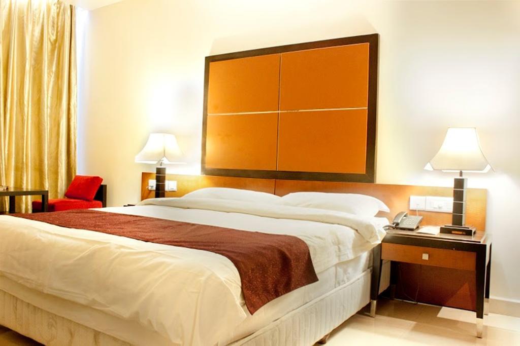Sara Regency Hotel Kumbakonam Kültér fotó