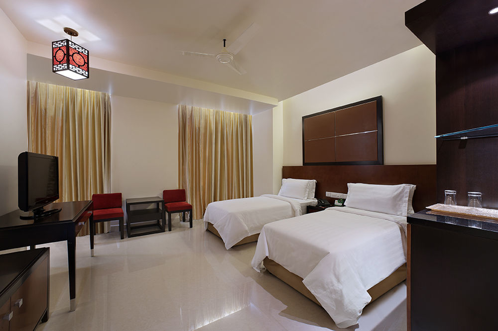 Sara Regency Hotel Kumbakonam Kültér fotó